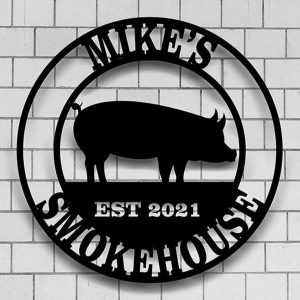 Personalized Metal Signs Pig BBQ Smoke House Custom Name Classical Cut Metal Sign Backyard Bar And Grill BBQ Decor Sign
