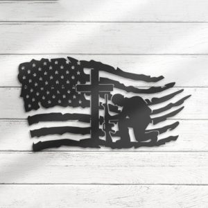 US Soldier Kneeling Praying At Memorial Cross Metal Wall Art USA Fallen Soldier Sign Veteran Patriotic Decor