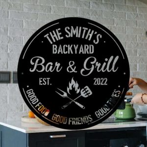 Custom Backyard Bar and Grill Metal Signs Firepit Pool Home Kitchen Decor Good Food Good Friends Good Times Father’s Day Gift for Dad