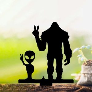 Personalized Bigfoot and Alien Say Hi Garden Yard Stakes Man Cave Decor UFO Sasquatch Bigfoot Lover Custom Metal Sign 3