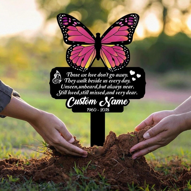 DINOZOZO Butterfly Mom Dad Grave Marker Those We Love Dont Go Away Memorial Stake Sympathy Gifts Custom Metal Signs2