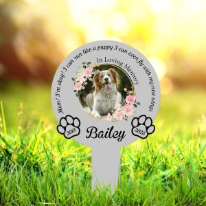 DINOZOZO Custom Dog Photo Mom Im Okay Dog Grave Marker Garden Stakes Dog Memorial Gift Custom Metal Signs2