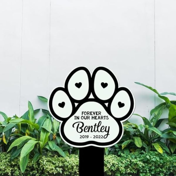 DINOZOZO Dog Paw Forever In Our Hearts Dog Grave Marker Garden Stakes Dog Memorial Gift Custom Metal Signs