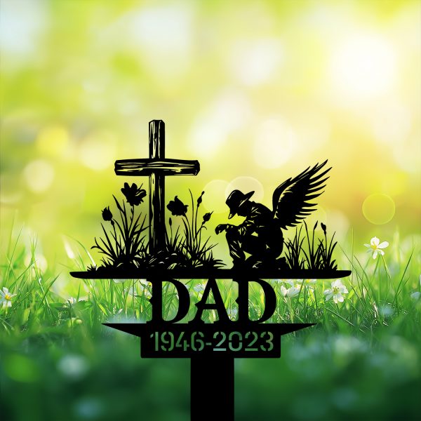 DINOZOZOCOM Personalized Memorial Garden Stakes, Farmer Kneeling at Cross Poppy Flowers Grave Marker, Loss of Loved One, Sympathy Gifts, Farmer Cemetary Decor