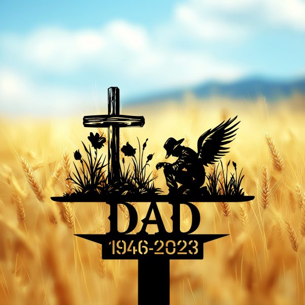 DINOZOZOCOM Personalized Memorial Garden Stakes, Farmer Kneeling at Cross Poppy Flowers Grave Marker, Loss of Loved One, Sympathy Gifts, Farmer Cemetary Decor