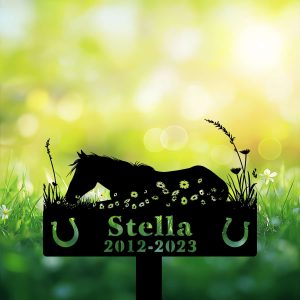 DINOZOZOCOM Personalized Memorial Garden Stakes, Horse Sleeping on Daisy Flowers Grave Marker, Loss of Horse, Sympathy Gifts, Horse Cemetary Decor