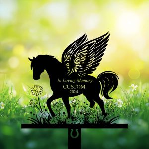 DINOZOZOCOM Personalized Memorial Garden Stakes Pony Horse with Wings Standing on Daisy Flowers Grave Marker Loss of Pony Horse Sympathy Gifts Pony Horse Cemetary Decor 1